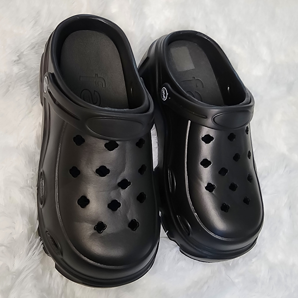 Black Women's Platform Clogs Size 8 Brand New